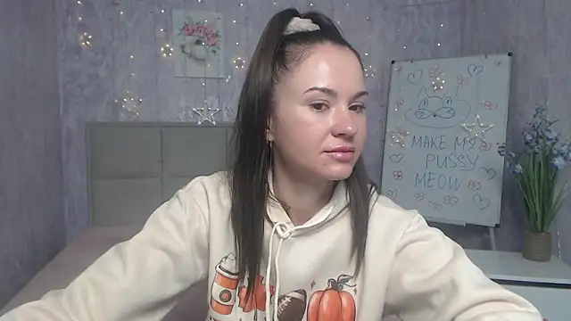 Snapshot of KaraCriegs chatting on September 2025 05:30:02 PM KaraCriegs online show from September 2025 05:30:02 PM