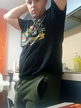 LucianM6 online show from November 2025 03:05:02 PM