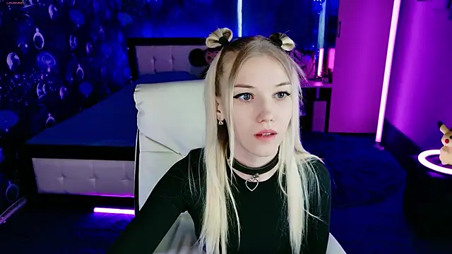 Snapshot of ShhhO_O chatting on April 2026 11:17:01 AM ShhhO O online show from April 2026 11:17:01 AM