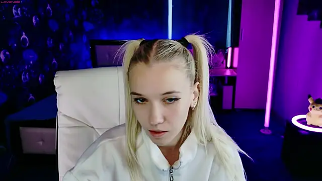 ShhhO O online show from October 2025 12:41:01 PM