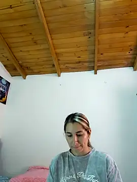 Snapshot of Iris_love18 chatting on April 2026 04:30:02 PM Iris love18 online show from April 2026 04:30:02 PM