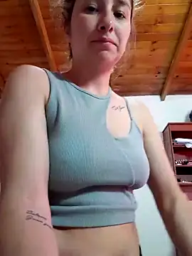 Snapshot of Iris_love18 chatting on April 2026 03:13:01 PM Iris love18 online show from April 2026 03:13:01 PM