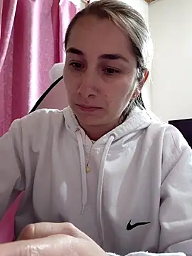 Snapshot of Iris_love18 chatting on March 2026 02:33:02 AM Iris love18 online show from March 2026 02:33:02 AM