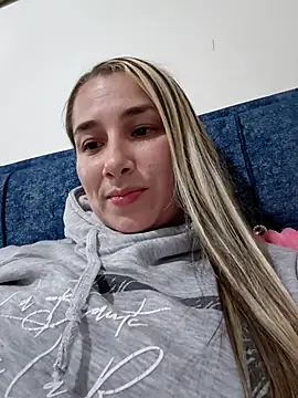 Snapshot of Iris_love18 chatting on March 2026 03:50:01 AM Iris love18 online show from March 2026 03:50:01 AM