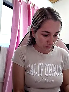 Snapshot of Iris_love18 chatting on March 2026 11:06:02 PM Iris love18 online show from March 2026 11:06:02 PM