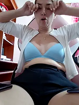 Snapshot of Iris_love18 chatting on April 2026 07:58:02 PM Iris love18 online show from April 2026 07:58:02 PM