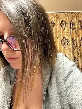 NadiraNoor online show from April 2026 07:06:02 PM