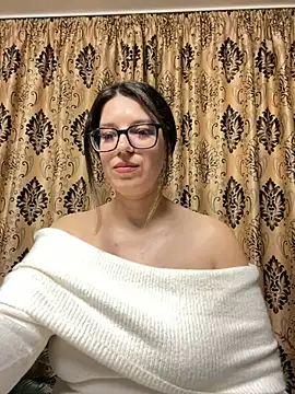 NadiraNoor online show from April 2026 10:01:02 PM