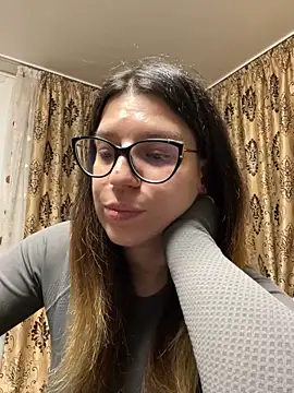 NadiraNoor online show from February 2026 01:01:01 AM