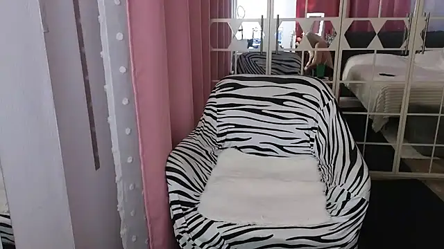 Ina HotX online show from November 2025 04:11:01 PM