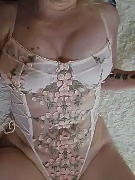 Ina HotX online show from May 2026 04:25:01 PM
