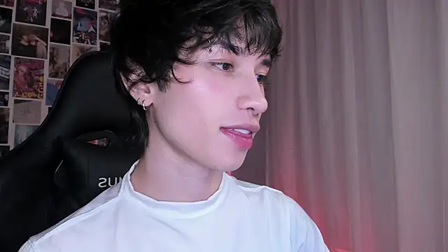 Snapshot of liamelf chatting on March 2025 01:50:02 AM liamelf online show from March 2025 01:50:02 AM