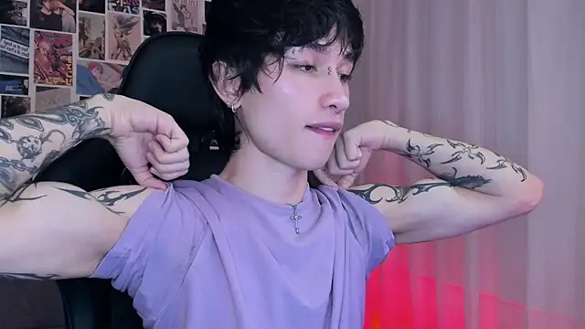 Snapshot of liamelf chatting on March 2025 04:05:01 AM liamelf online show from March 2025 04:05:01 AM