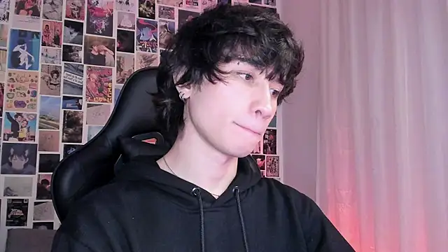 Snapshot of liamelf chatting on January 2025 03:43:01 AM liamelf online show from January 2025 03:43:01 AM