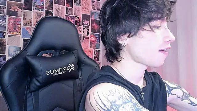 Snapshot of liamelf chatting on January 2025 05:58:02 AM liamelf online show from January 2025 05:58:02 AM