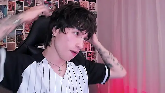 Snapshot of liamelf chatting on January 2025 05:05:01 AM liamelf online show from January 2025 05:05:01 AM