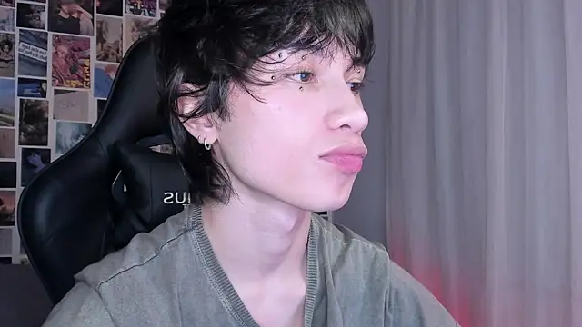 Snapshot of liamelf chatting on March 2025 05:00:01 AM liamelf online show from March 2025 05:00:01 AM