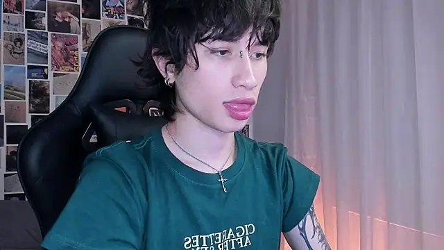 Snapshot of liamelf chatting on January 2025 06:25:01 AM liamelf online show from January 2025 06:25:01 AM