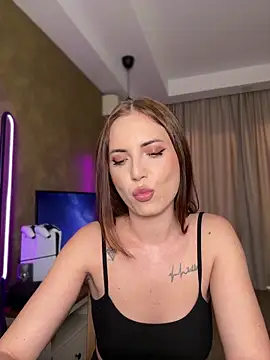 AvaGianna online show from October 2025 12:37:02 PM