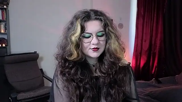 Laura Karamazov online show from September 2025 09:48:01 AM
