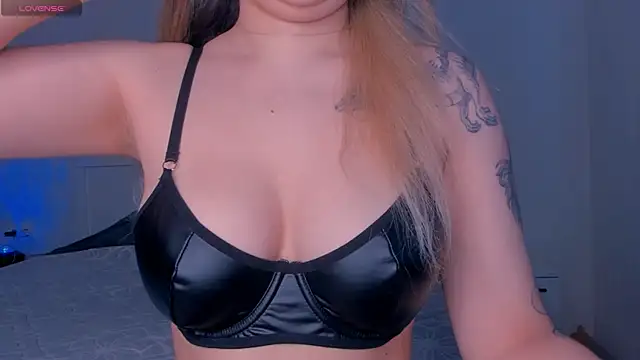 MeowRinnie online show from October 2025 10:09:01 AM