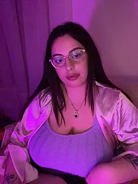 Snapshot of milkyhonybaby chatting on March 2025 03:23:02 AM milkyhonybaby online show from March 2025 03:23:02 AM