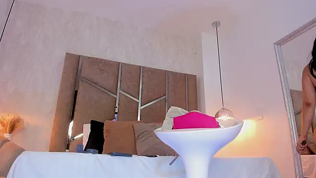 Martinaa Jones  online show from March 2026 12:22:02 PM