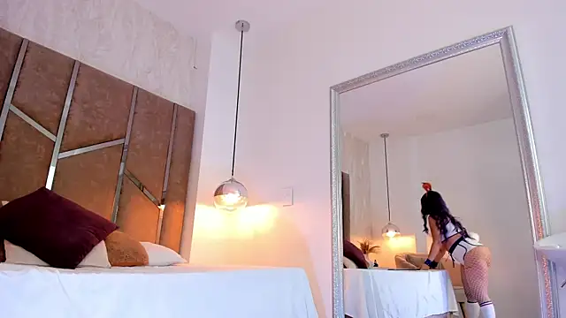 Martinaa Jones  online show from October 2025 08:41:02 PM