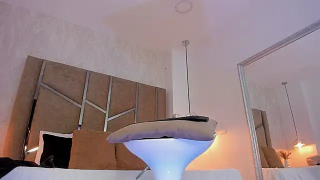 Martinaa Jones  online show from March 2026 12:45:01 PM