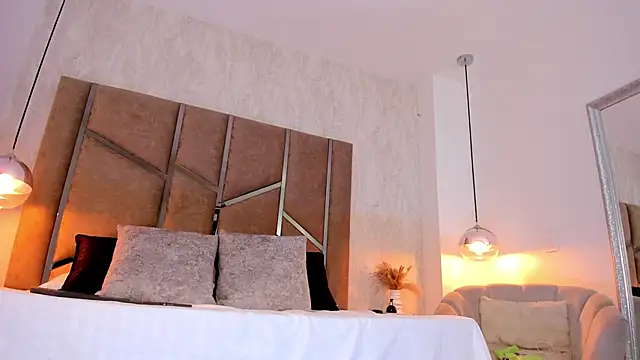 Martinaa Jones  online show from November 2025 08:20:02 PM