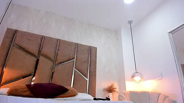 Martinaa Jones  online show from November 2025 07:30:01 PM