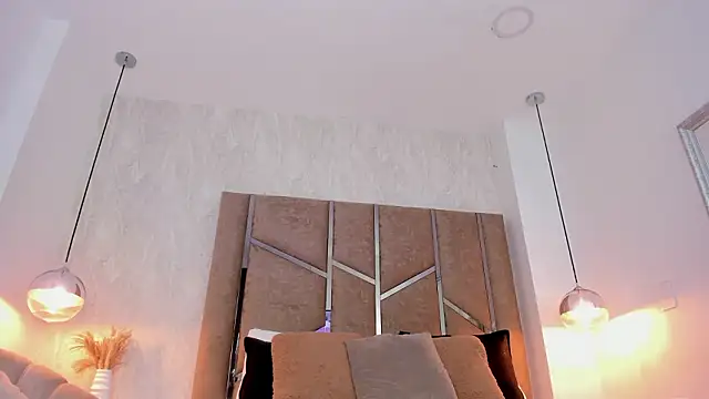 Martinaa Jones  online show from March 2026 12:55:01 PM