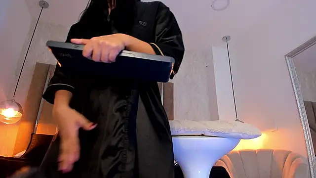 Martinaa Jones  online show from December 2025 07:35:01 PM