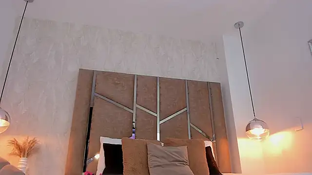 Martinaa Jones  online show from February 2026 01:00:02 PM