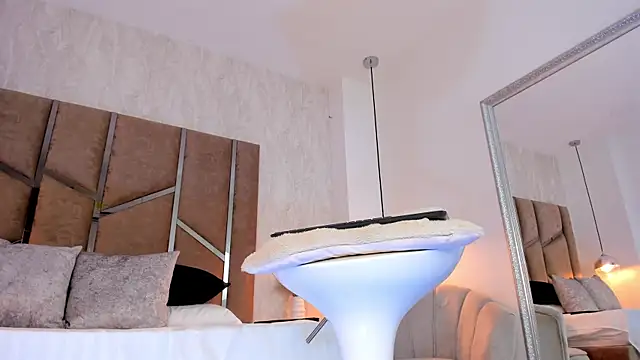 Martinaa Jones  online show from November 2025 07:29:02 PM