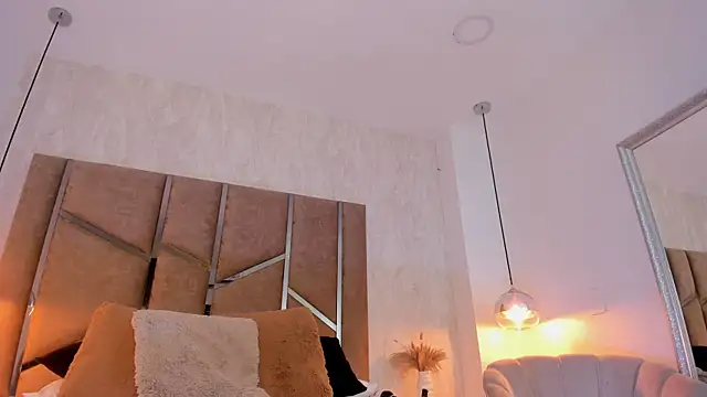 Martinaa Jones  online show from January 2026 12:01:01 PM