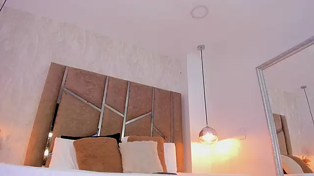 Martinaa Jones  online show from March 2026 12:51:02 PM