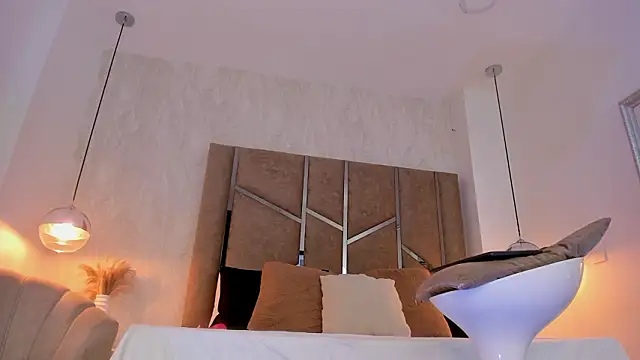 Martinaa Jones  online show from March 2026 01:24:01 PM