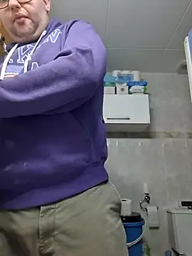 Snapshot of Javier_bear chatting on November 2025 09:37:01 PM Javier bear online show from November 2025 09:37:01 PM