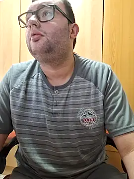 Snapshot of Javier_bear chatting on November 2025 11:14:02 AM Javier bear online show from November 2025 11:14:02 AM