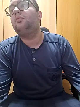 Snapshot of Javier_bear chatting on December 2025 03:55:01 PM Javier bear online show from December 2025 03:55:01 PM