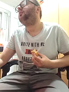 Javier bear online show from April 2026 01:26:01 PM