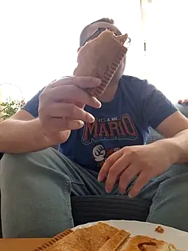 Javier bear online show from April 2026 01:18:01 PM