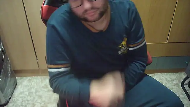 Snapshot of Javier_bear chatting on November 2025 02:27:02 PM Javier bear online show from November 2025 02:27:02 PM