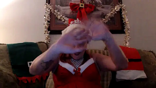 Snapshot of LexxiLeeds chatting on December 2024 12:05:02 AM LexxiLeeds online show from December 2024 12:05:02 AM