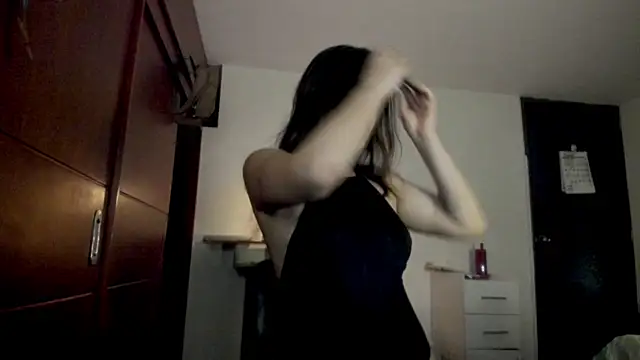 Lucyerobbie online show from April 2026 10:53:01 AM