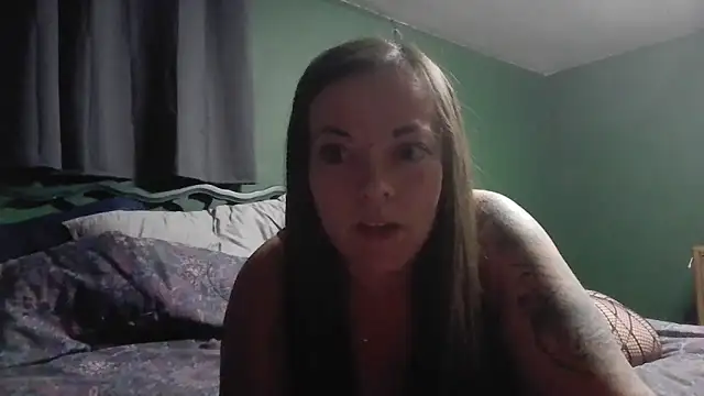 Snapshot of Glitt3rqueen341 chatting on October 2025 03:52:02 AM Glitt3rqueen341 online show from October 2025 03:52:02 AM