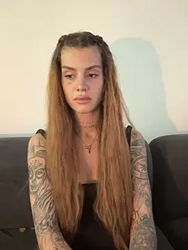EmiliaCatalina online show from May 2026 09:26:02 PM