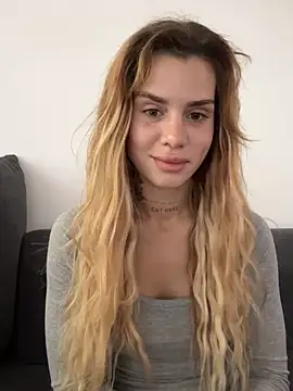 EmiliaCatalina online show from January 2026 03:26:01 PM