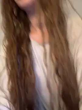 EmiliaCatalina online show from April 2026 10:00:02 PM